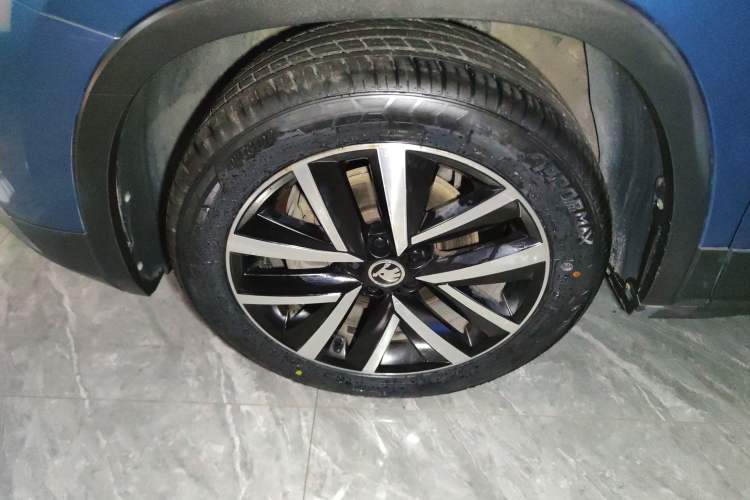 Used Skoda Kamiq 2020 1.5L Automatic Comfort Edition Left Front Wheel Hub