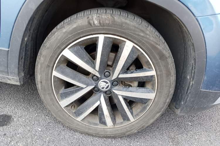 Used Skoda Kamiq 2020 1.5L Automatic Comfort Edition Right Front Wheel Hub