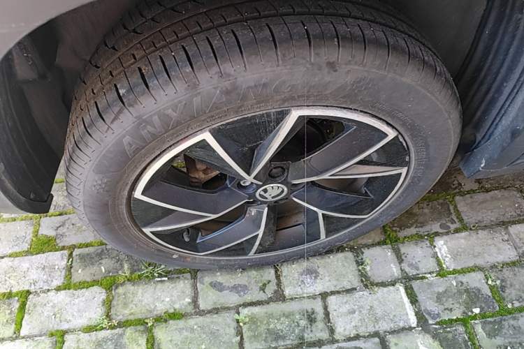 Used Skoda Kamiq 2020 GT TSI 230 DSG Flagship Edition China VI standard Right Rear Wheel Hub