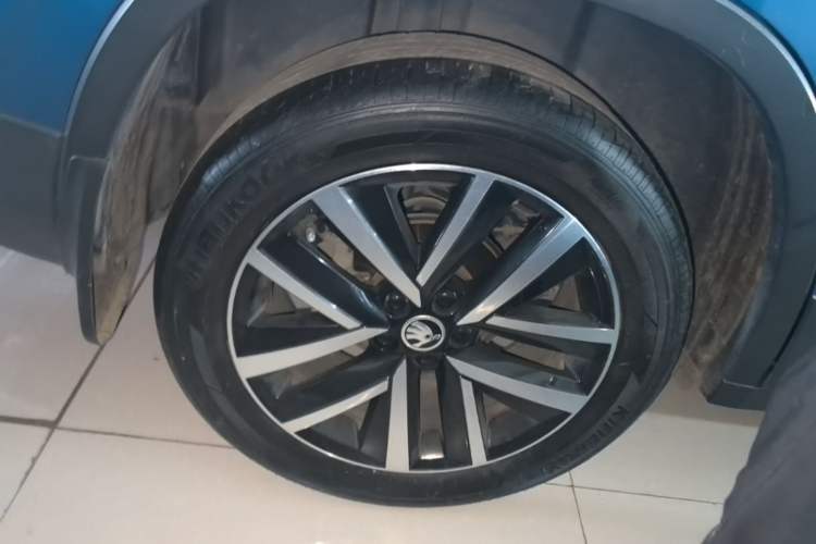 Used Skoda Kamiq 2020 1.5L Automatic Comfort Edition Right Rear Wheel Hub