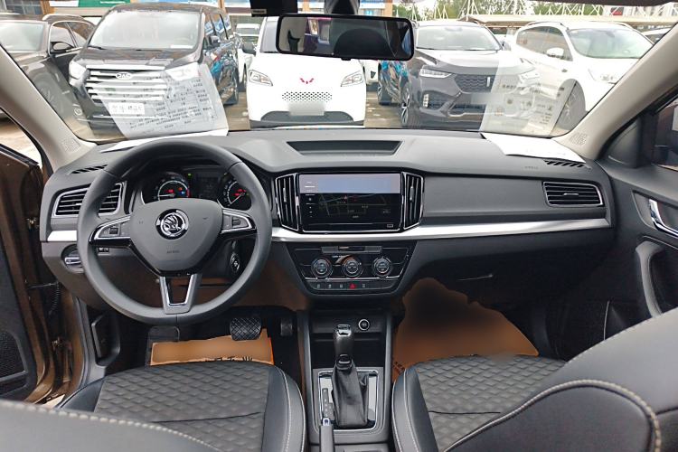 Used Skoda Kamiq 2020 1.5L Automatic Comfort Edition Center Console