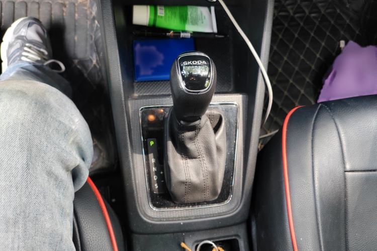 Used Skoda Kamiq 2020 1.5L Automatic Comfort Edition Gear Lever
