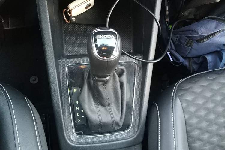 Used Skoda Kamiq 2020 1.5L Automatic Comfort Edition Gear Lever