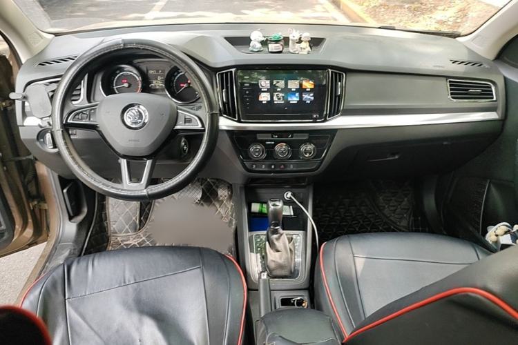 Used Skoda Kamiq 2020 1.5L Automatic Comfort Edition Interior 2