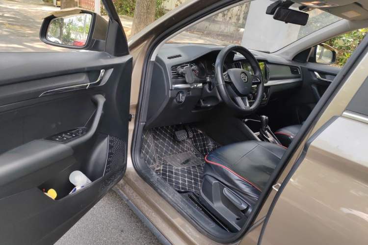 Used Skoda Kamiq 2020 1.5L Automatic Comfort Edition Interior 3
