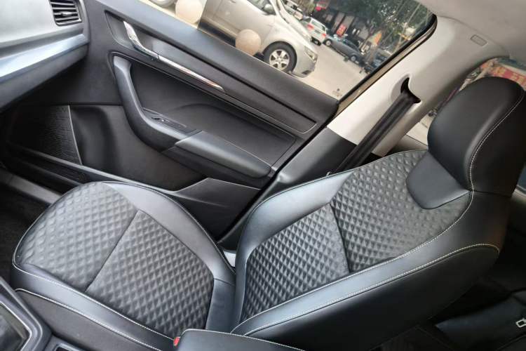 Used Skoda Kamiq 2020 1.5L Automatic Comfort Edition Interior 8