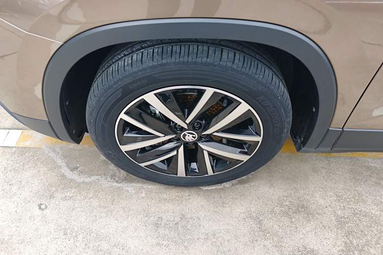 Used Skoda Kamiq 2020 1.5L Automatic Comfort Edition Left Front Wheel Hub