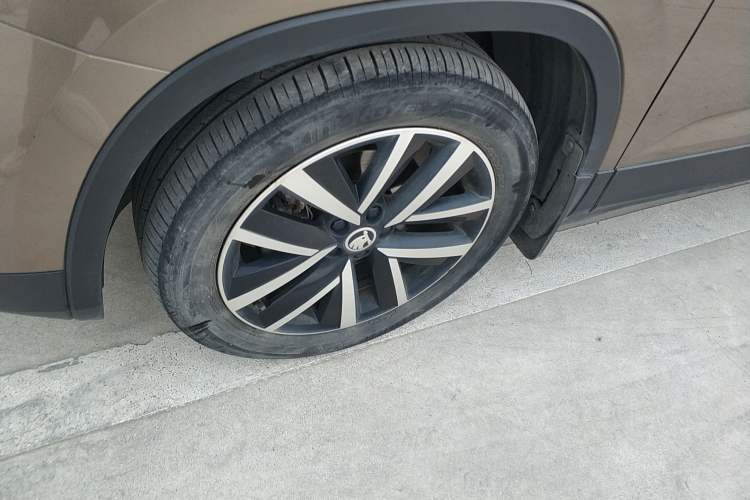 Used Skoda Kamiq 2020 1.5L Automatic Comfort Edition Left Front Wheel Hub