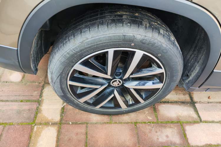 Used Skoda Kamiq 2020 1.5L Automatic Comfort Edition Right Rear Wheel Hub