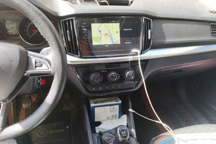 Used Skoda Kamiq 2020 1.5L Manual Comfort Edition Audio And AC Panel