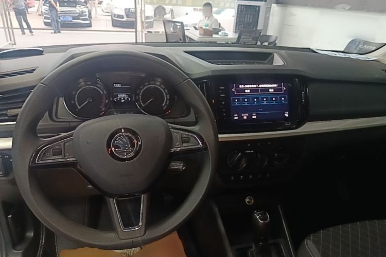 Used Skoda Kamiq 2020 1.5L Automatic Standard Edition Center Console