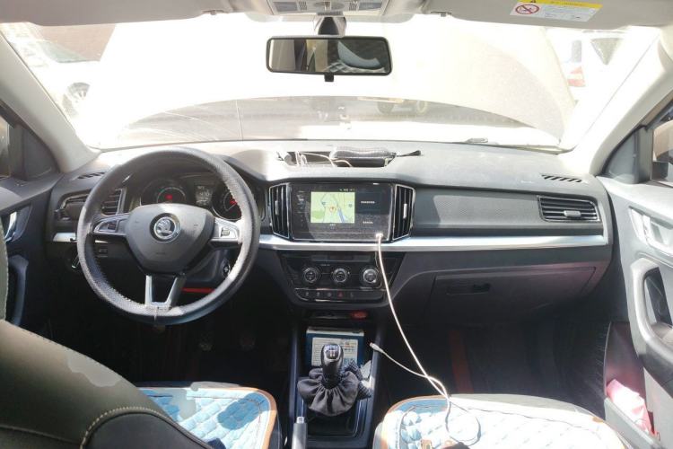 Used Skoda Kamiq 2020 1.5L Manual Comfort Edition Center Console