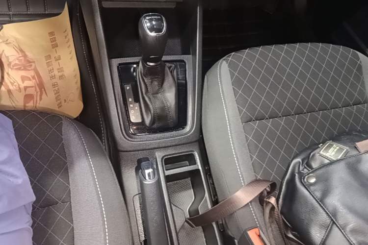 Used Skoda Kamiq 2020 1.5L Automatic Standard Edition Gear Lever