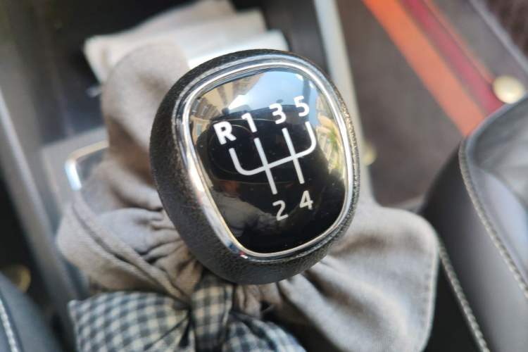 Used Skoda Kamiq 2020 1.5L Manual Comfort Edition Gear Lever