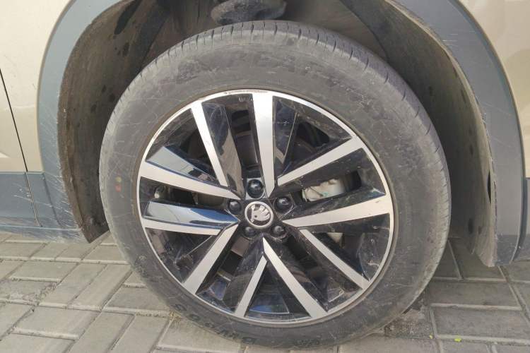 Used Skoda Kamiq 2020 1.5L Manual Comfort Edition Right Front Wheel Hub