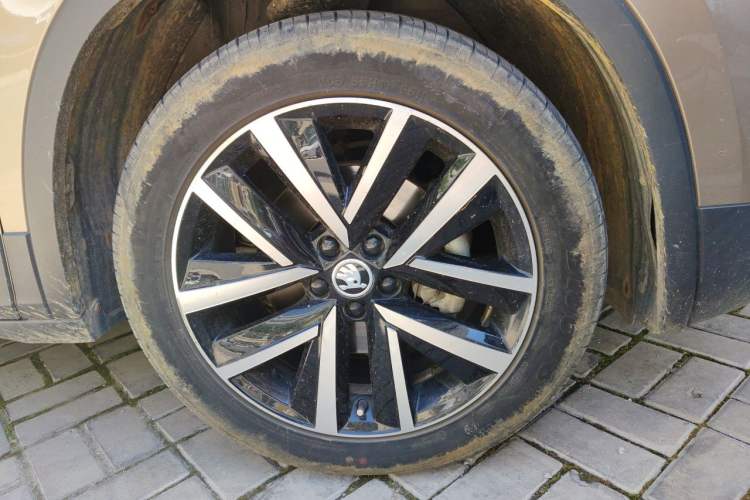 Used Skoda Kamiq 2020 1.5L Manual Comfort Edition Right Front Wheel Hub