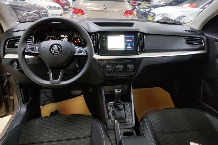 Used Skoda Kamiq 2020 1.5L Automatic Comfort Edition Center Console