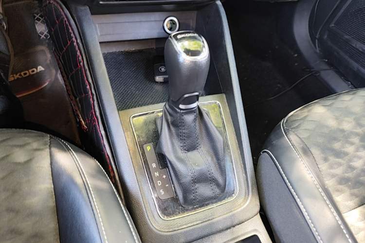 Used Skoda Kamiq 2020 1.5L Automatic Comfort Edition Gear Lever