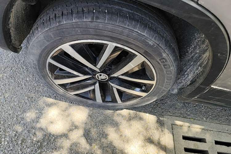 Used Skoda Kamiq 2020 1.5L Automatic Comfort Edition Right Rear Wheel Hub