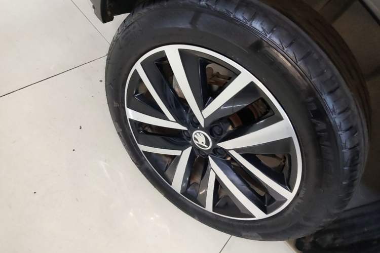 Used Skoda Kamiq 2020 1.5L Automatic Comfort Edition Right Rear Wheel Hub