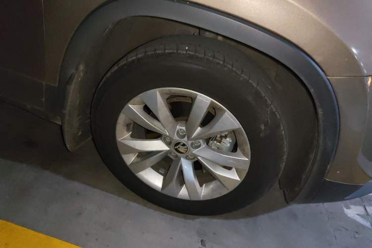 Used Skoda Kamiq 2020 1.5L Automatic Standard Edition Right Front Wheel Hub