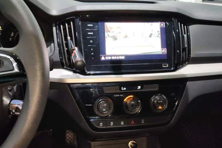 Used Skoda Kamiq 2020 GT 1.5L Automatic Comfort Edition China VI Standard Audio And AC Panel
