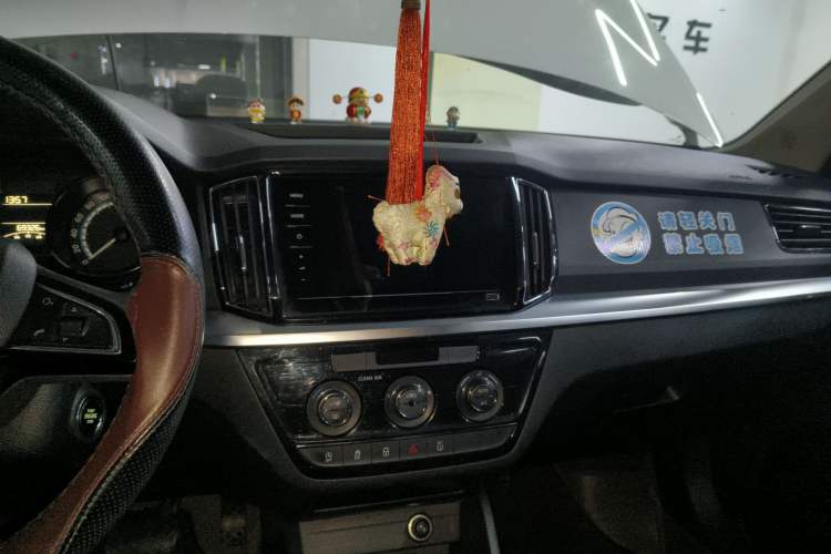 Used Skoda Kamiq 2020 1.5L Automatic Comfort Edition Audio And AC Panel