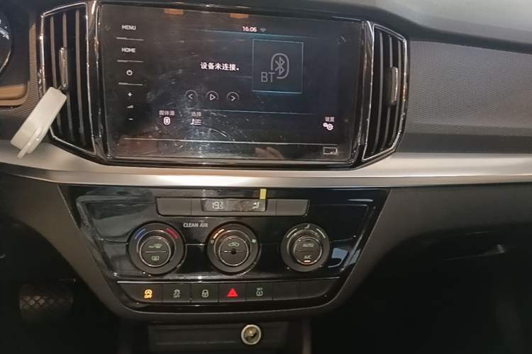 Used Skoda Kamiq 2020 1.5L Automatic Comfort Edition Audio And AC Panel