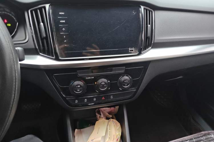 Used Skoda Kamiq 2020 1.5L Automatic Comfort Edition Audio And AC Panel