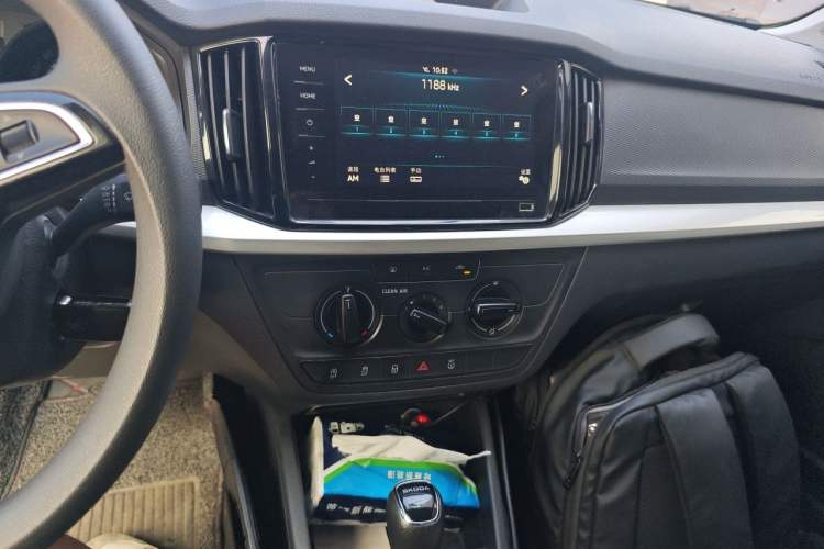 Used Skoda Kamiq 2020 1.5L Automatic Standard Edition Audio And AC Panel