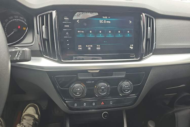 Used Skoda Kamiq 2020 1.5L Automatic Comfort Edition Audio And AC Panel