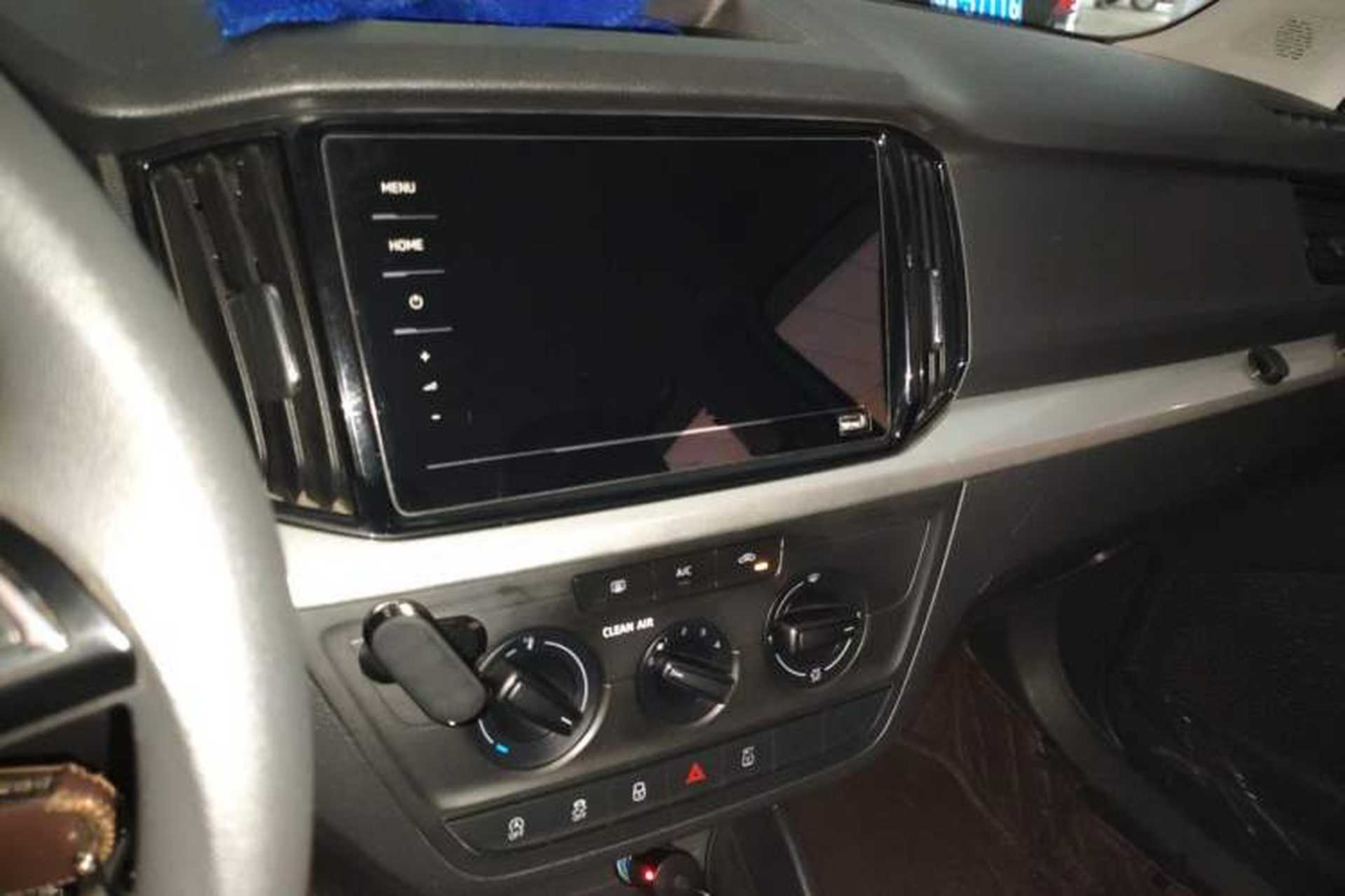 Used Skoda Kamiq 2020 1.5L Manual Standard Edition Audio And AC Panel