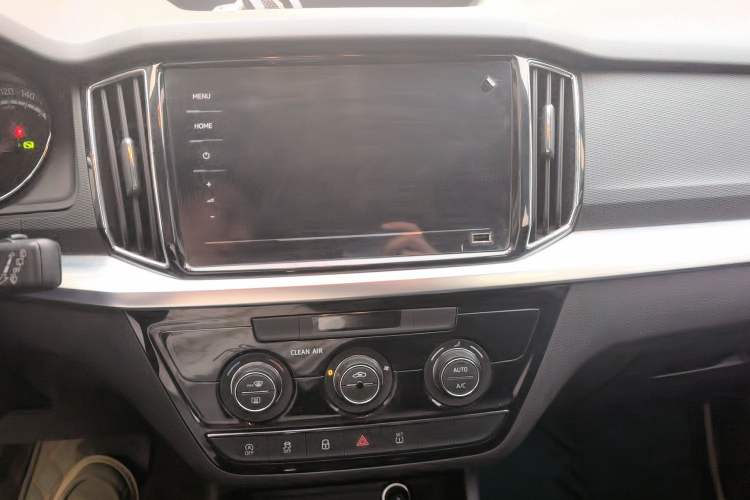 Used Skoda Kamiq 2020 1.5L Automatic Comfort Edition Audio And AC Panel