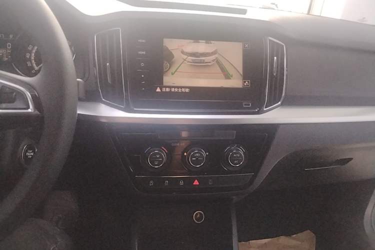 Used Skoda Kamiq 2020 1.5L Automatic Comfort Edition Audio And AC Panel