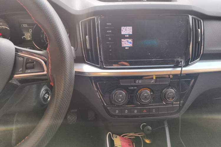 Used Skoda Kamiq 2020 1.5L Manual Comfort Edition Audio And AC Panel