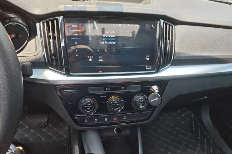 Used Skoda Kamiq 2020 1.5L Automatic Comfort Edition Audio And AC Panel
