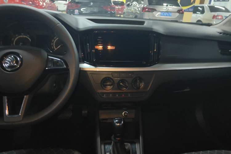 Used Skoda Kamiq 2020 1.5L Automatic Standard Edition Audio And AC Panel