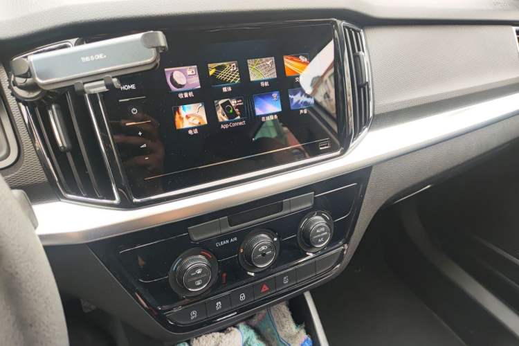 Used Skoda Kamiq 2020 1.5L Automatic Comfort Edition Audio And AC Panel