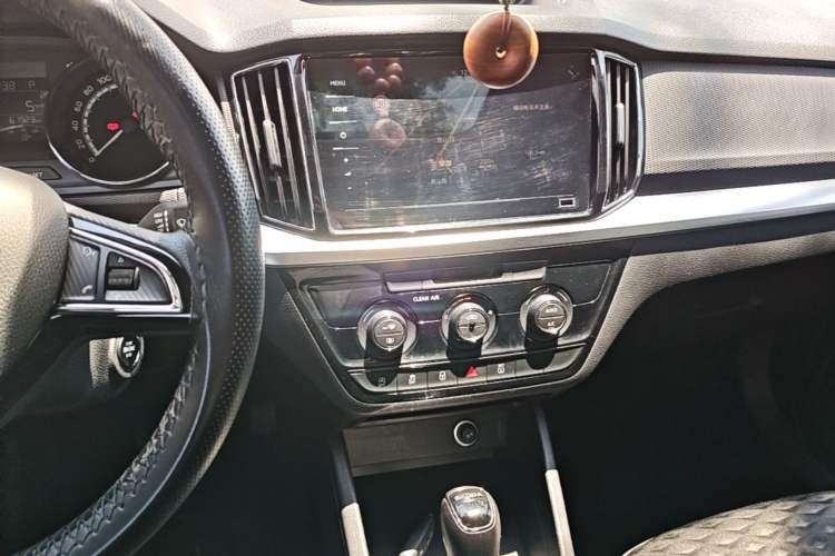 Used Skoda Kamiq 2020 1.5L Automatic Comfort Edition Audio And AC Panel