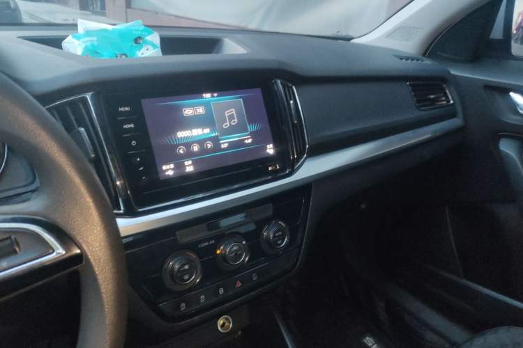 Used Skoda Kamiq 2020 1.5L Automatic Comfort Edition Audio And AC Panel