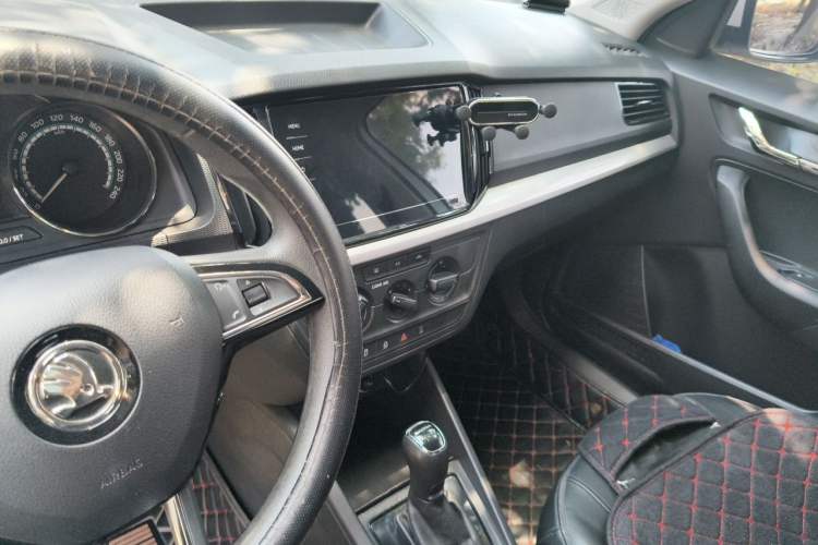 Used Skoda Kamiq 2020 1.5L Automatic Standard Edition Audio And AC Panel