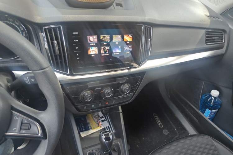 Used Skoda Kamiq 2020 1.5L Automatic Comfort Edition Audio And AC Panel