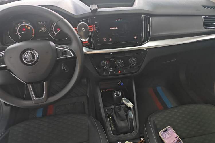 Used Skoda Kamiq 2020 1.5L Automatic Comfort Edition Audio And AC Panel