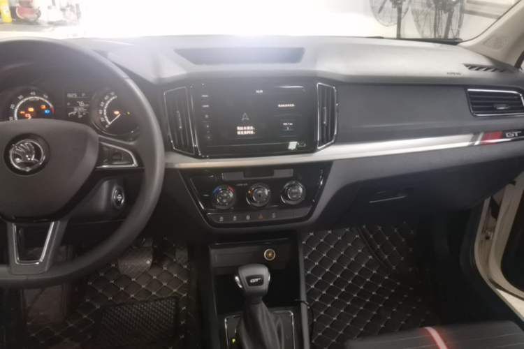 Used Skoda Kamiq 2020 Facelifted GT TSI 230 DSG Flagship Edition China VI Standard Audio And AC Panel