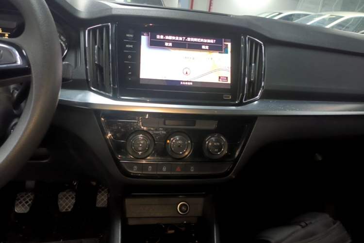Used Skoda Kamiq 2020 1.5L Manual Comfort Edition Audio And AC Panel