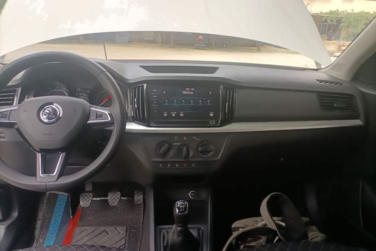 Used Skoda Kamiq 2020 1.5L Manual Standard Edition Audio And AC Panel