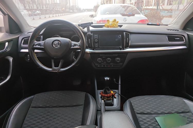 Used Skoda Kamiq 2020 1.5L Automatic Comfort Edition Center Console