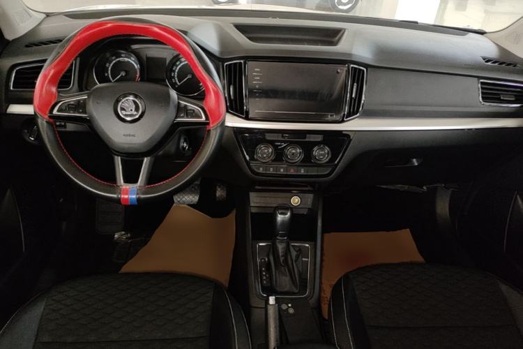 Used Skoda Kamiq 2020 1.5L Automatic Comfort Edition Center Console