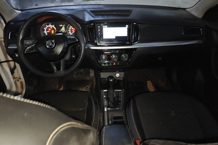 Used Skoda Kamiq 2020 1.5L Automatic Comfort Edition Center Console
