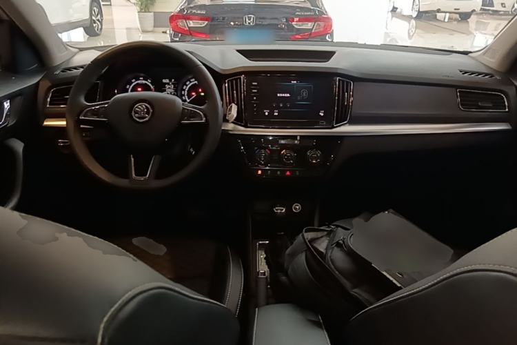 Used Skoda Kamiq 2020 1.5L Automatic Comfort Edition Center Console